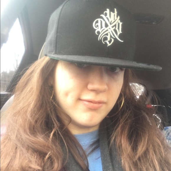 Meet your Posher, Quinn - Picture 1 of 1